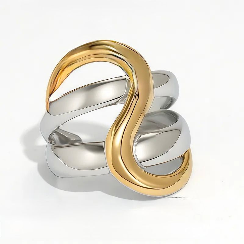 A19 - Anillo varias líneas enlazadas, ajustable. Color plateado con dorado. Acero inoxidable.