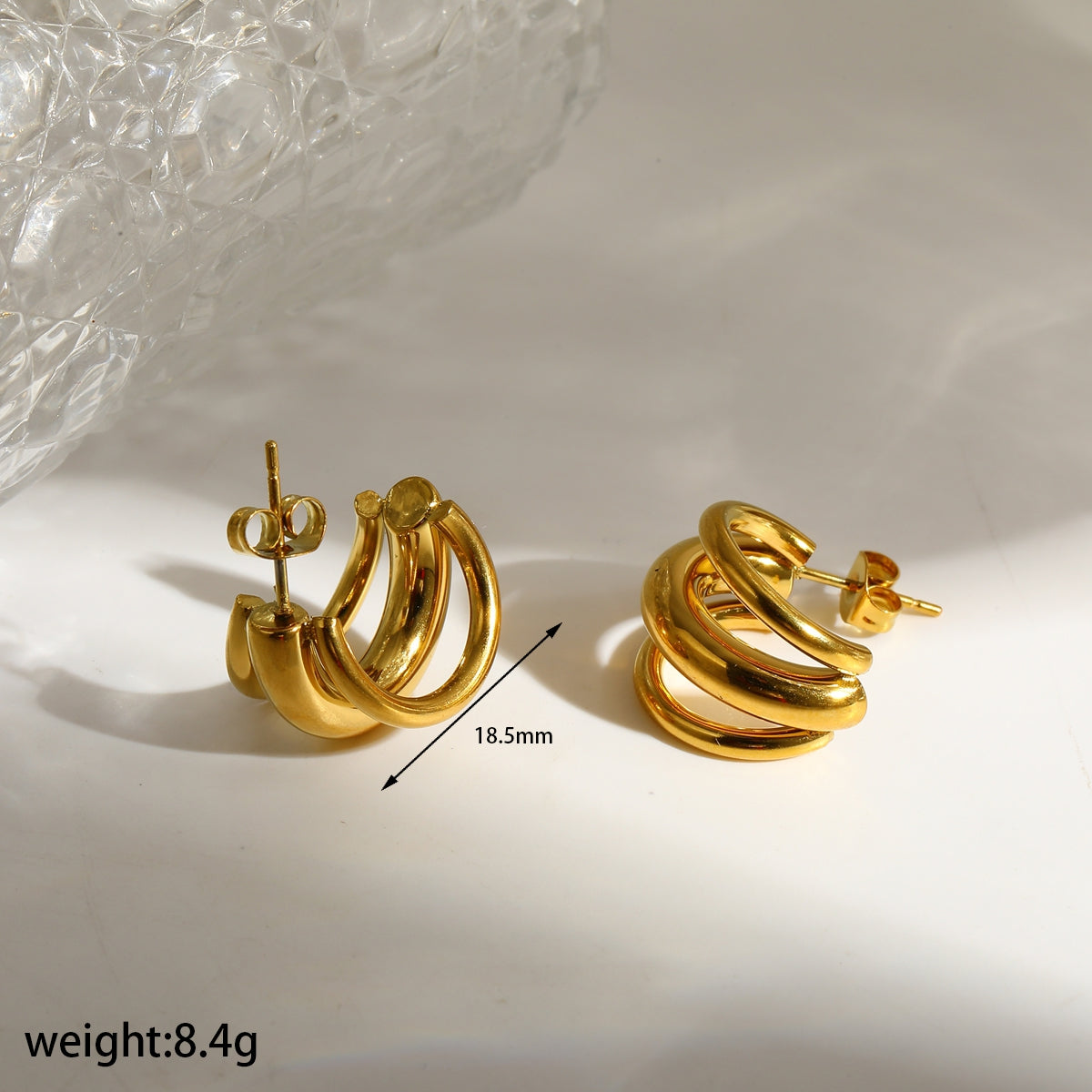 A24 - Arracada triple. Color dorado. Acero inoxidable.