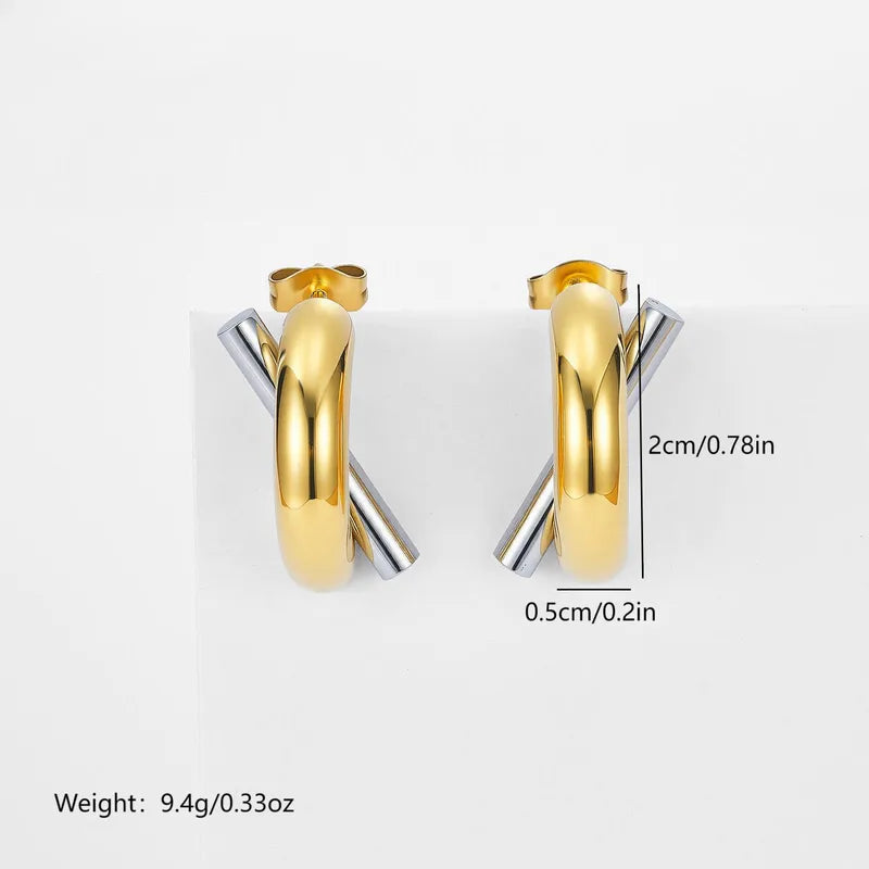 C01 - Aretes línea con medio círculo. Color dorado. Acero inoxidable.