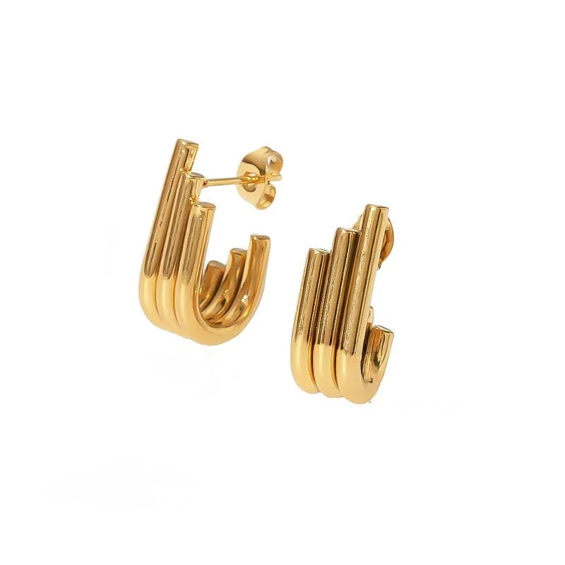 H24 - Aretes triples. Color dorado. Acero inoxidable.