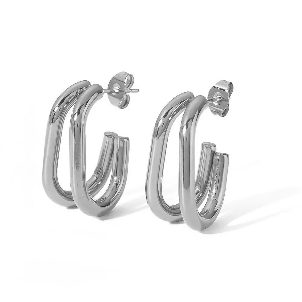 C15 - Arracadas medianas dobles. Color plateado. Acero inoxidable.