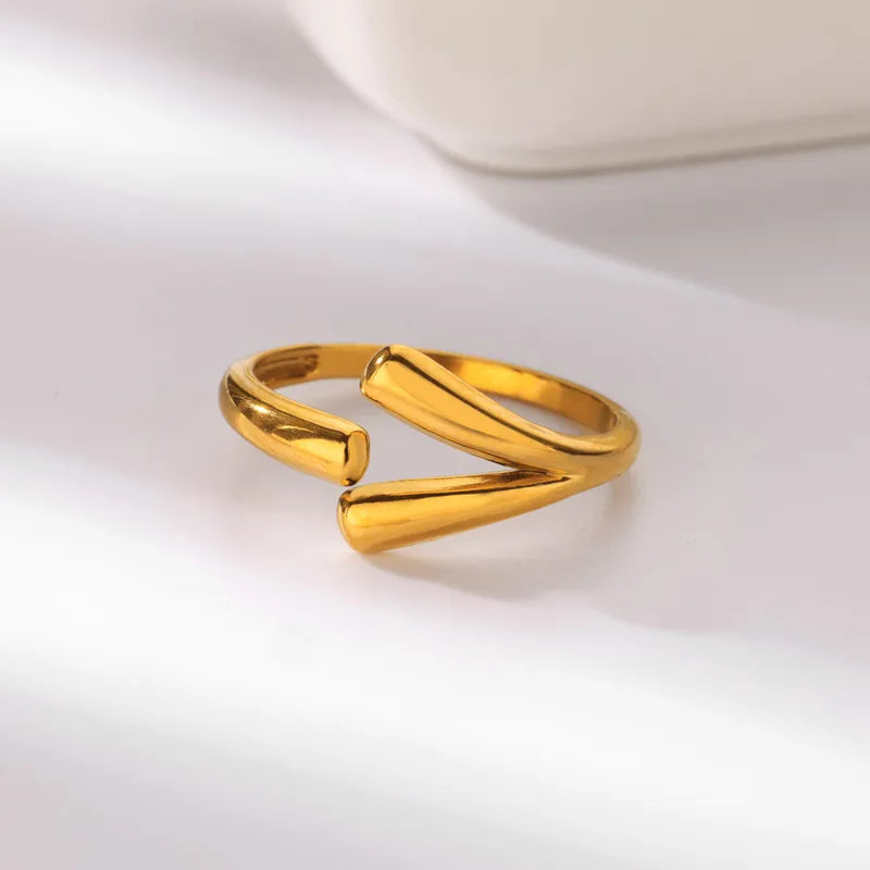 G08 - Anillo ajustable. Color dorado. Acero inoxidable.