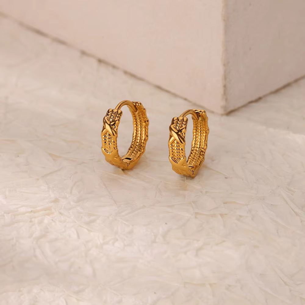 Arracadas chicas. Color dorado. Acero inoxidable.