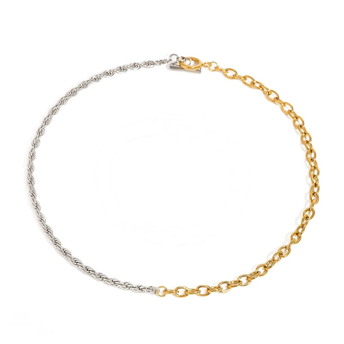 H22 - Collar mitad cadena y mitad torzal. Color plateado con dorado. Acero inoxidable.