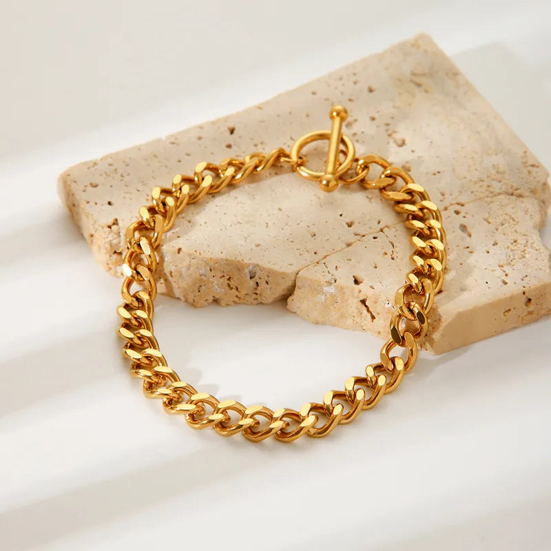 J16 - Pulsera cadena. Color dorado. Acero inoxidable.