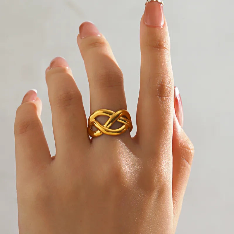 J32 - Anillo varias líneas, ajustable. Color dorado. Acero inoxidable.