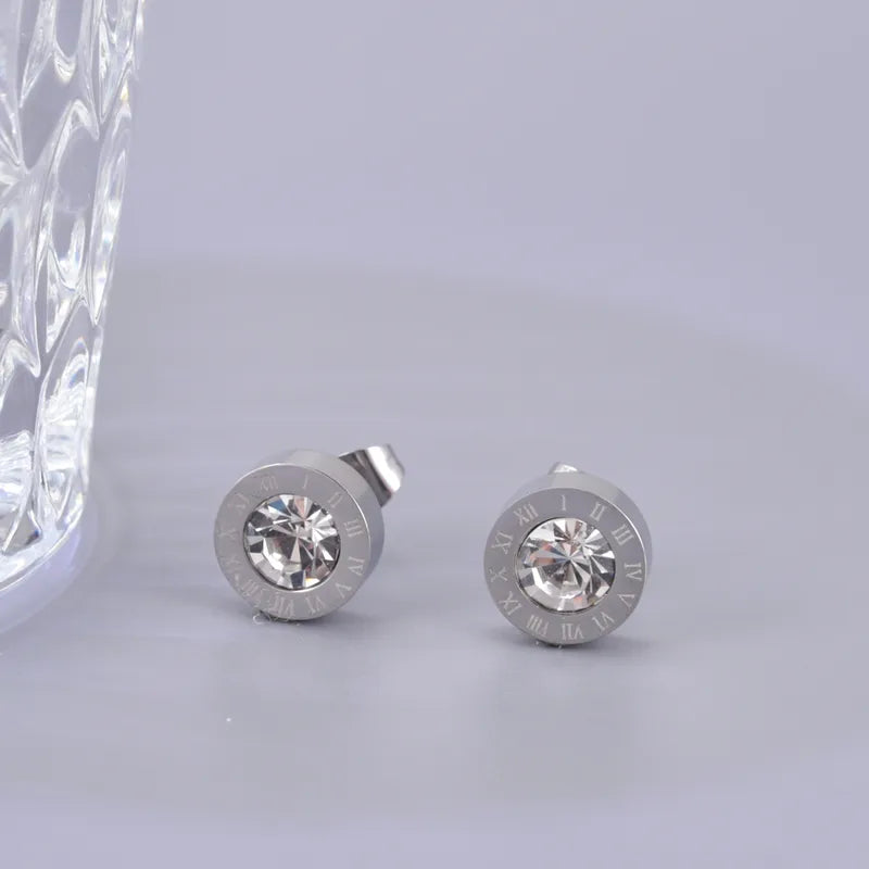 B21 - Aretes chicos con circonias. Color plateado. Acero inoxidable.