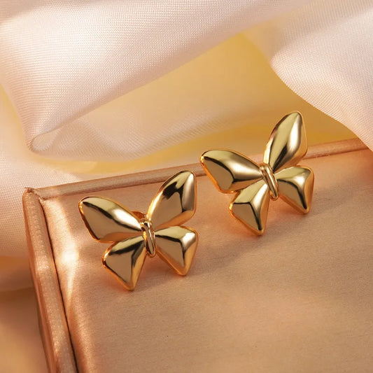 H08 - Aretes medianos de mariposa. Color dorado. Acero inoxidable.