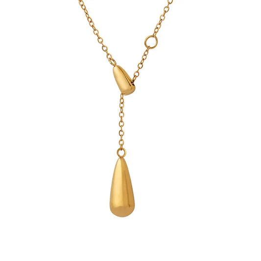 Collar delgado con dije de gota. Color dorado. Acero inoxidable.