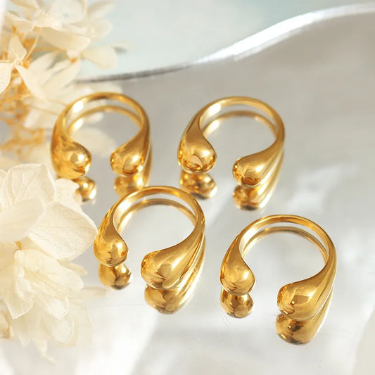 Anillo ajustable dos circulos. Color dorado. Acero inoxidable.
