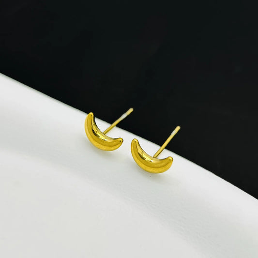 Aretes chicos de lunitas. Color dorado. Acero inoxible.