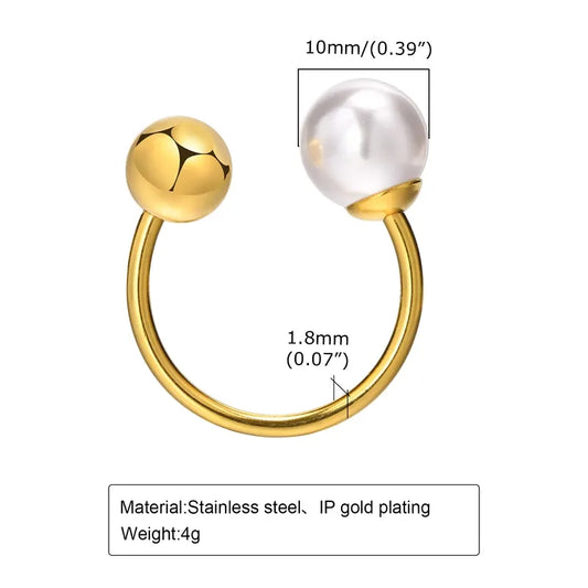 Anillo con perla, ajustable. Color dorado. Acero inoxidable.