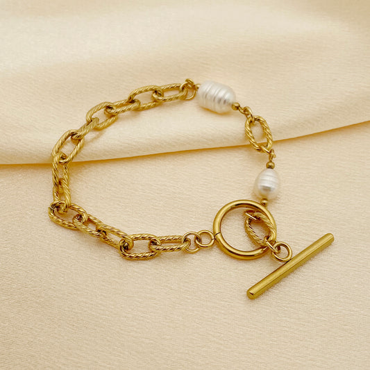 Pulsera cadena con perlas de río. Color dorado. Acero inoxidable.