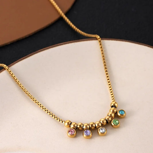 Collar con bolitas y cristales de colores. Color dorado. Acero inoxidable.