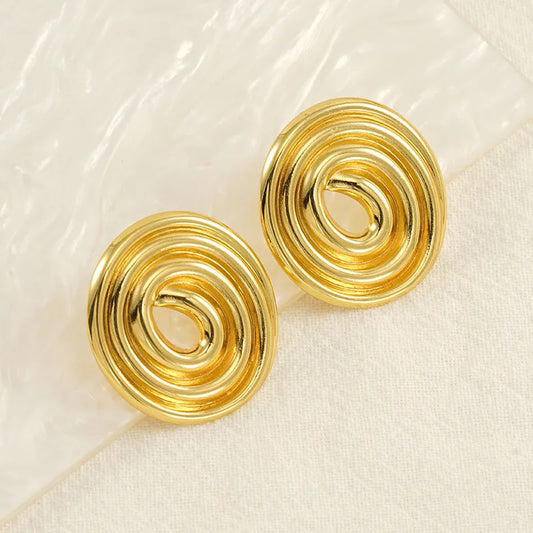 Aretes espirales, medianos. Color dorado. Acero inoxidable.