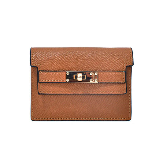 Cartera chica. Color café claro.