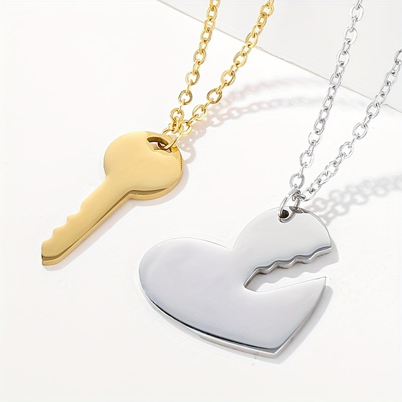 2 collares, un corazón plateado y una llave dorada. Acero inoxidable.