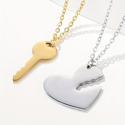 2 collares, un corazón plateado y una llave dorada. Acero inoxidable.