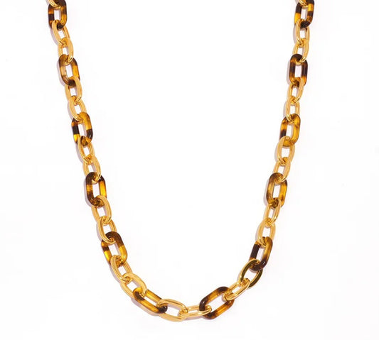 A06 - Collar eslabones. Color dorado con carey. Acero inoxodable y resina.