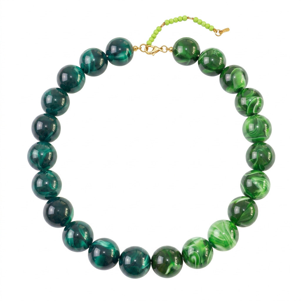 B02 - Collar bolas tonos verde. Resina.