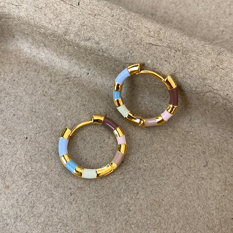 B10 - Arracadas chicas. Color azul, blanco, café y dorado. Acero inoxidable.