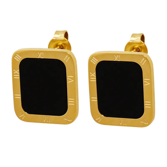 B16 - Aretes cuadros con centro negro. Color dorado. Acero inoxidable.