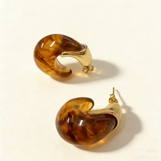 B18 - Aretes gotas grandes. Color carey con dorado. Acero inoxidable.