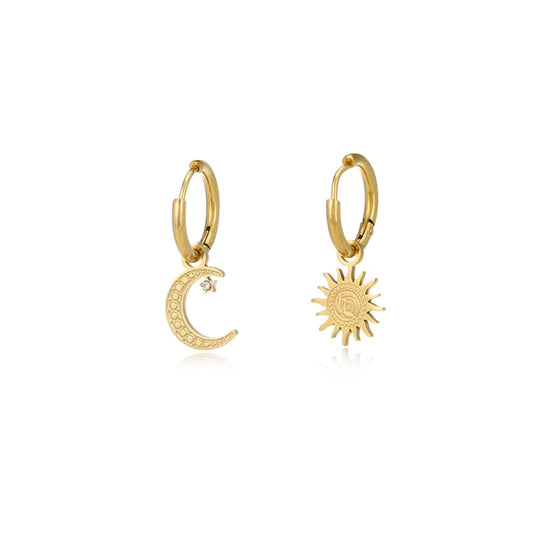 B19 - Aretes sol y luna. Color dorado. Acero inoxidable.