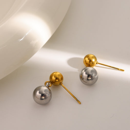 B20 - Aretes doble esferita. Color dorado y plateado. Acero inoxidable.