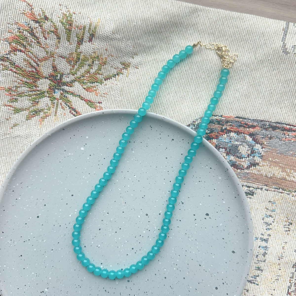 C12 - Collar bolitas. Color azul. Resina.