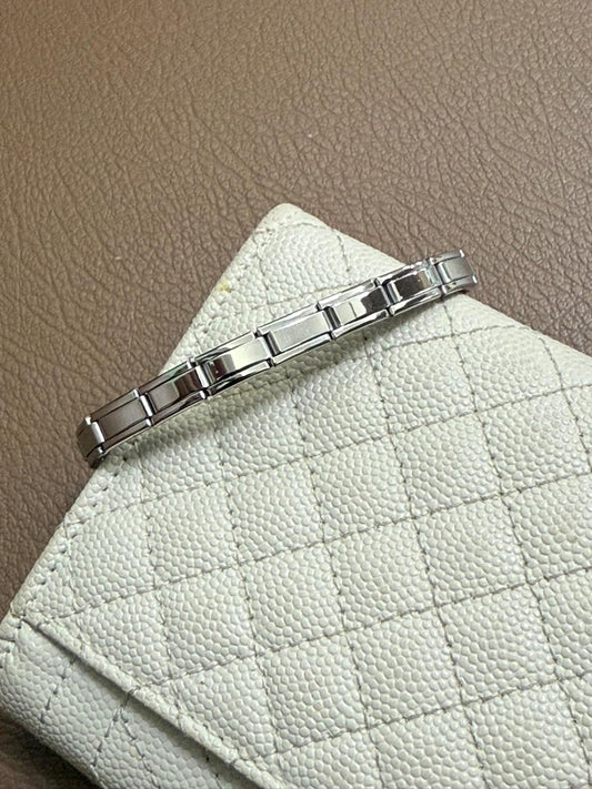 E05 - Pulsera Italiana. Eslabón Rectangular Alargado. Color Plateado. Acero Inoxidable.