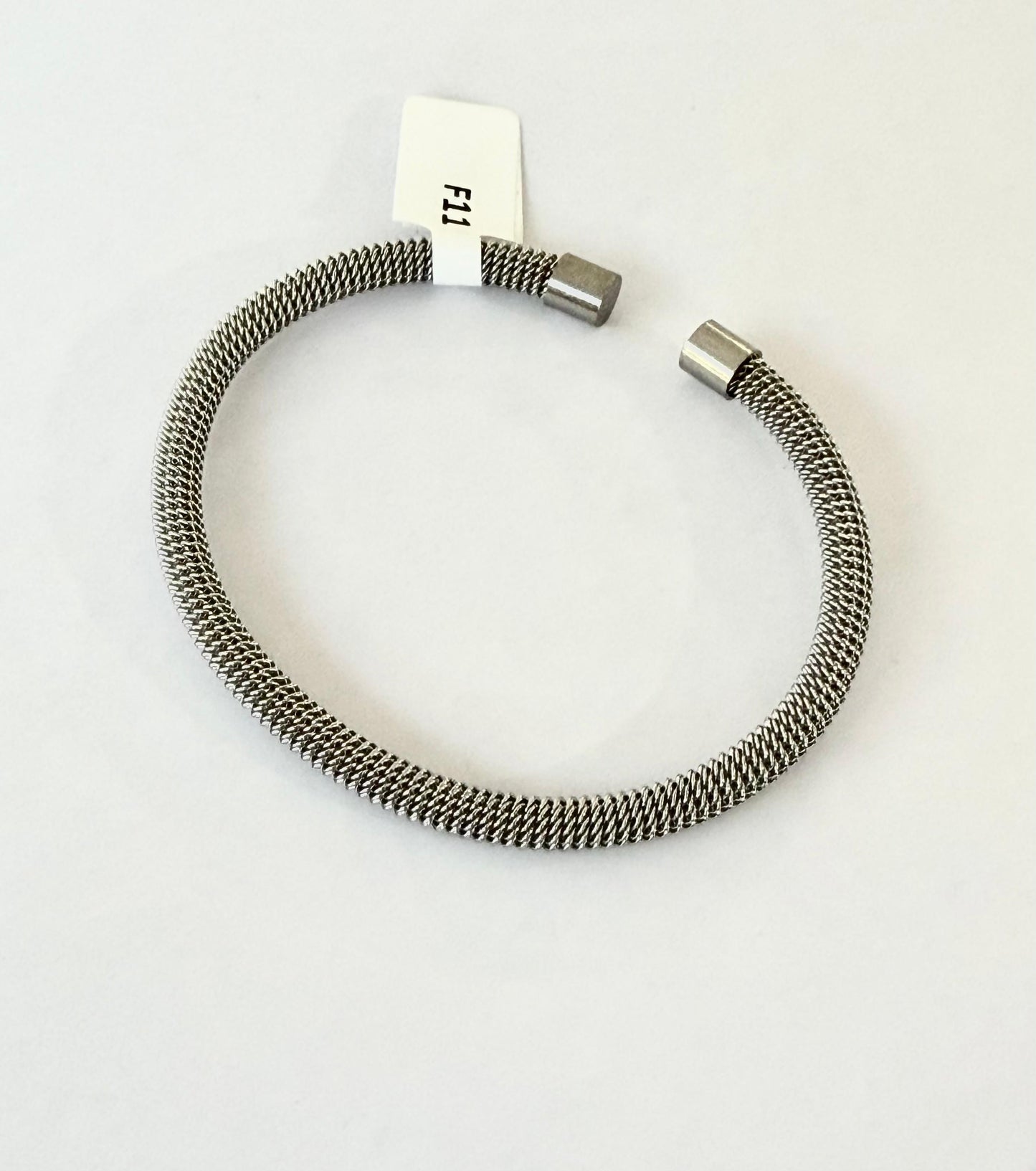 F11 - Pulso rígido. Color plaateado. Acero inoxidable.