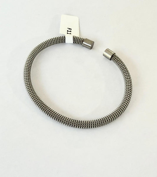 F11 - Pulso rígido. Color plaateado. Acero inoxidable.