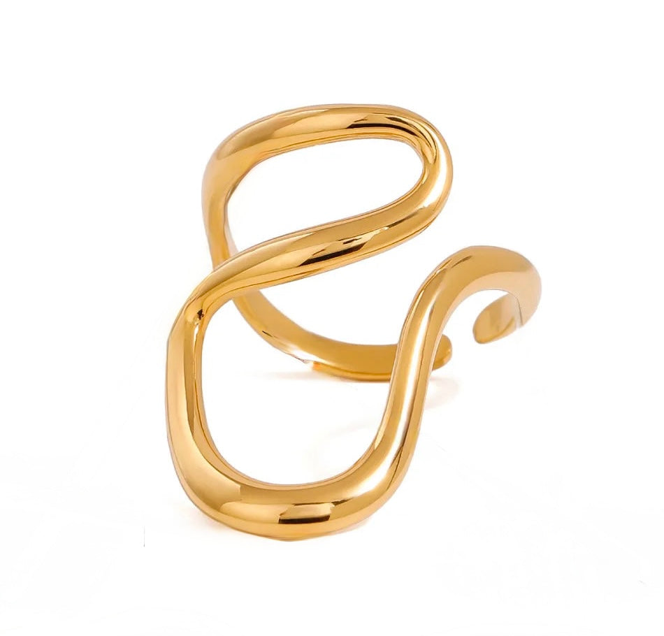 P17 - Anillo líneas, ajustable. Color dorado. Acero inoxidable.