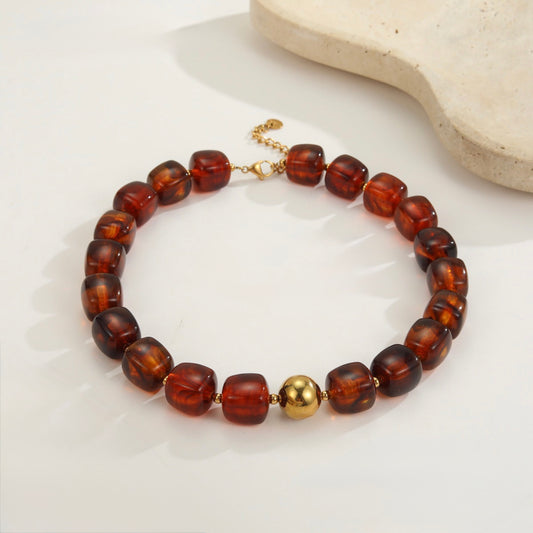 A14 - Collar grueso. Color carey con dorado. Acero inoxidable y resina.