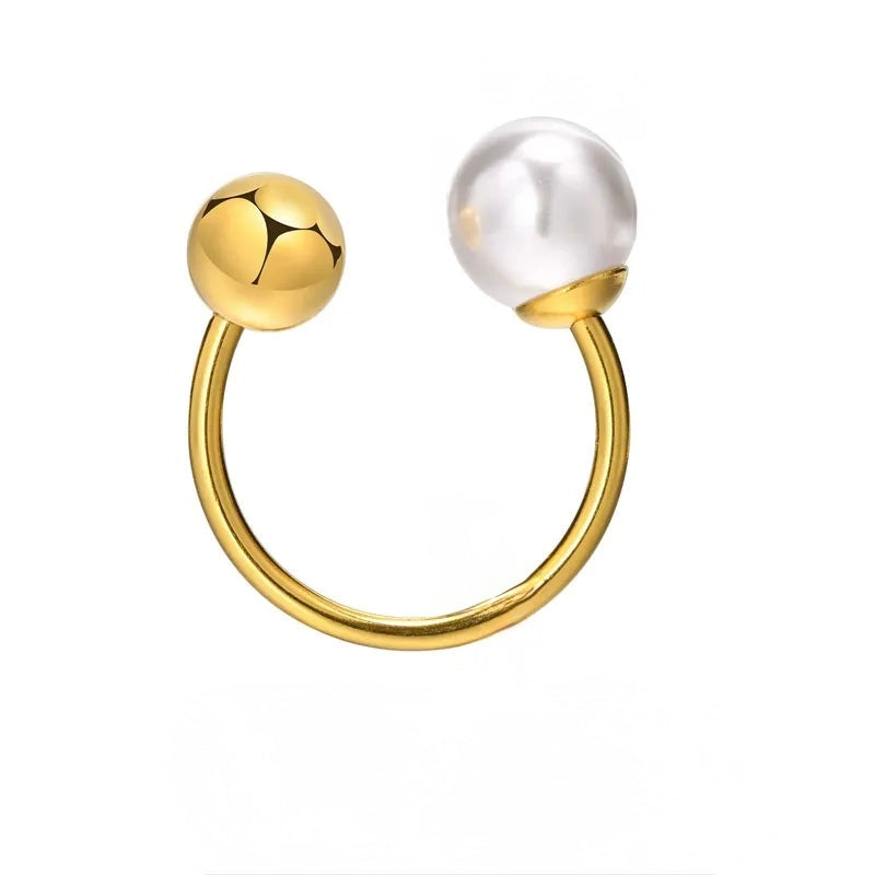 A08 - Anillo con perla, ajustable. Color dorado. Acero inoxidable.