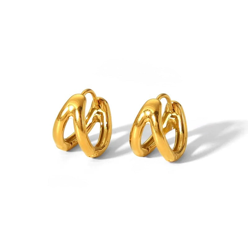 F05 - Arracada chica doble. Color dorado. Acero inoxidable.