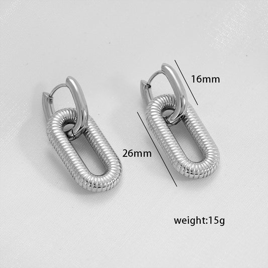 Aretes medianos. Color plateado. Acero inoxidable.