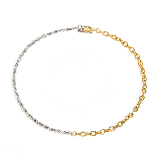 H22 - Collar mitad cadena y mitad torzal. Color plateado con dorado. Acero inoxidable.