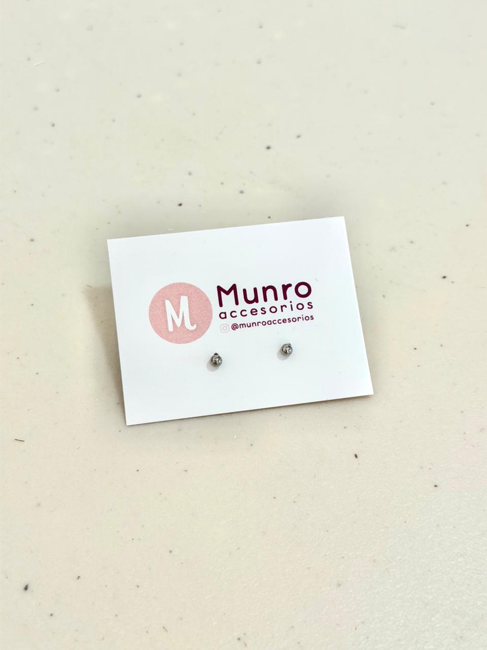 J12 - Aretes bolitas minis. Color plateado. Acero inoxidable.