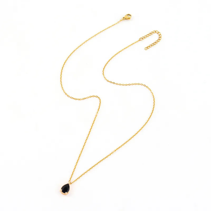 J14 - Collar con dije de gota con circonia negra. Color dorado. Acero inoxidable.