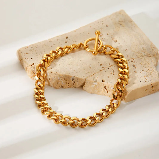 J16 - Pulsera cadena. Color dorado. Acero inoxidable.