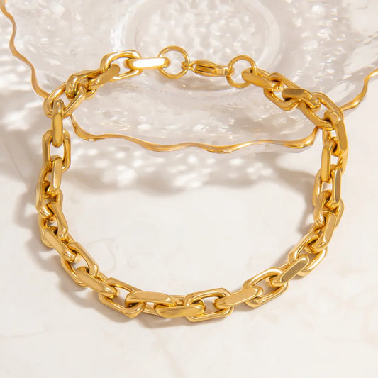 J19 - Pulsera cadena. Color dorado. Acero inoxidable.