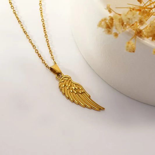 J26 - Collar ala. Color dorado. Acero inoxidable.