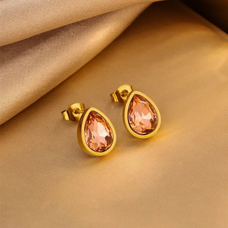 J34 - Aretes gota cristal rosa. Color dorado. Acero inoxidable.