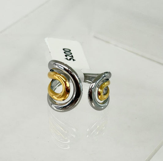 J35 - Anillo semicírculos. Color dorado. Acero inoxidable.