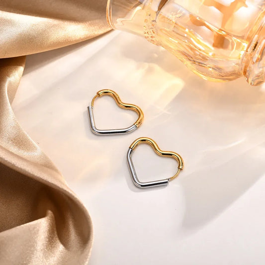 L02 - Arracadas contorno corazón. Color dorado con plateado. Acero inoxidable.