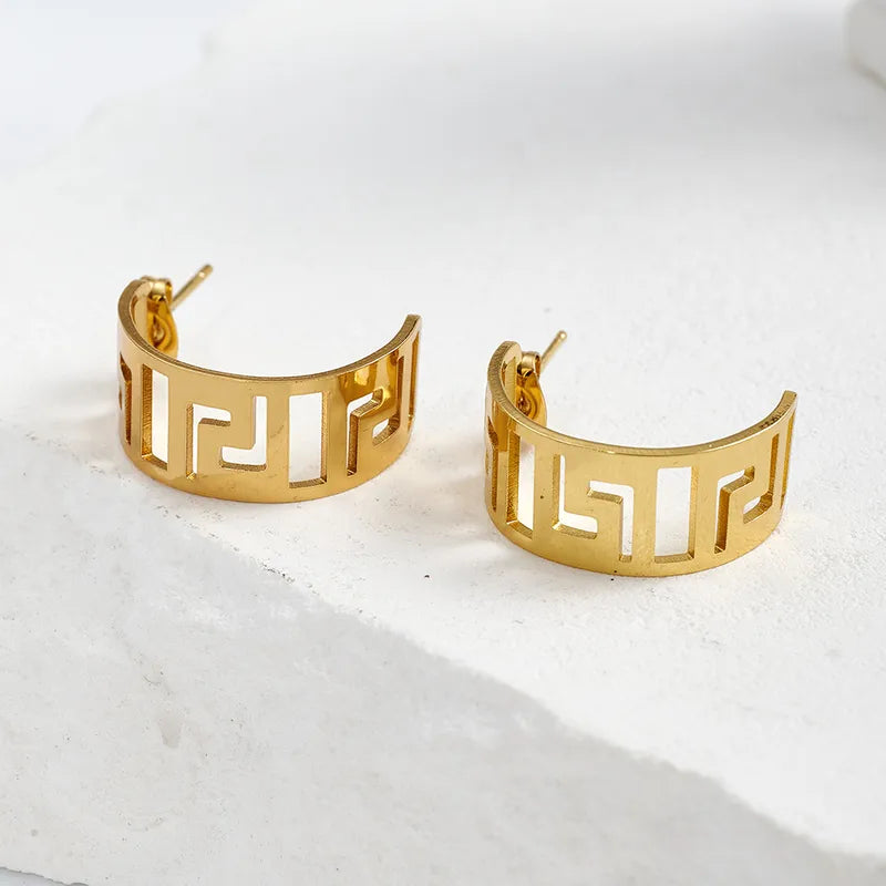 L15 - Arracadas figuras. Color dorado. Acero inoxidable.