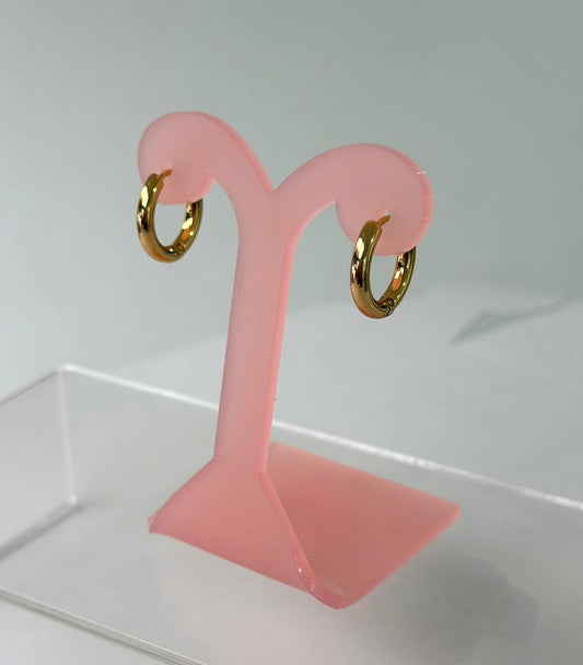 P19 - Arracada clásica. Color dorado. Acero inoxidable.